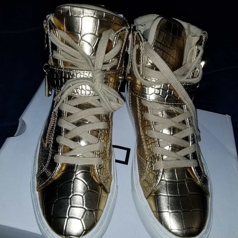 Woman sneakers